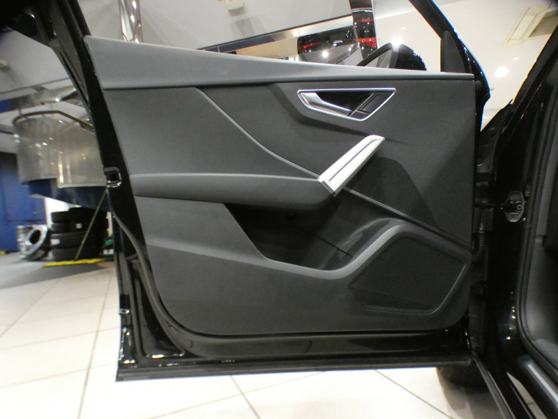 アウディ Q2 Q2 35TFSI ｼﾘﾝﾀﾞｰｵﾝﾃﾞﾝﾏﾝﾄﾞｽﾎﾟｰﾂ ｱｼｽﾀﾝｽPKG　ADVｷｰ 追ACC ﾚｰﾝ&ｻｲﾄﾞｱｼｽﾄ 灰革 ﾋｰﾀｰ MMIﾅﾋﾞ ﾊﾞｰﾁｬﾙCP ｽﾏｰﾄﾌｫﾝIF Bｶﾒﾗ PDC LEDﾗｲﾄ ｵｰﾄﾃｰﾙｹﾞｰﾄ 前後ﾄﾞﾗﾚｺ　2年保証