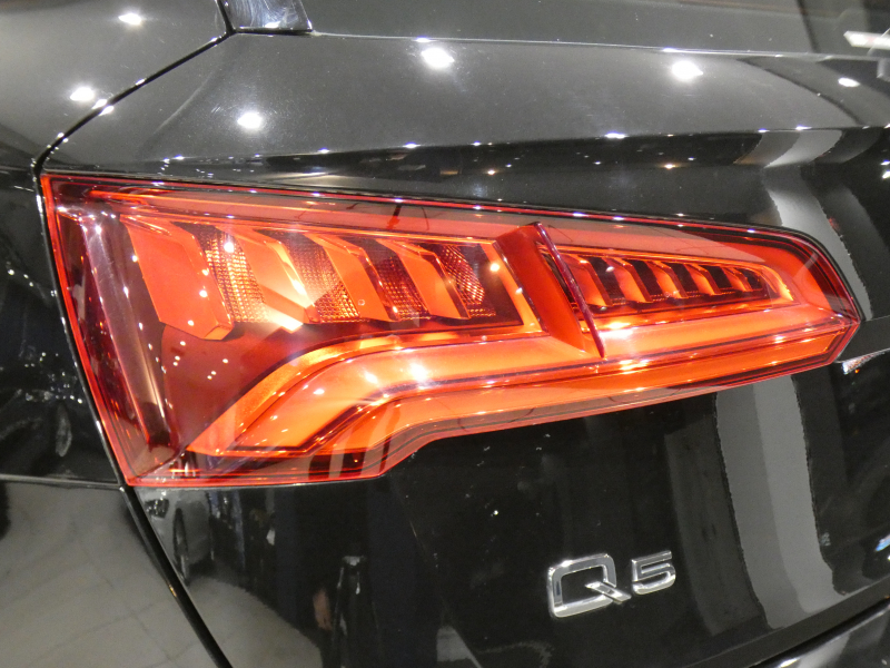 アウディ Q5 Q5 40TDIｸﾜﾄﾛｽﾎﾟｰﾂ Sﾗｲﾝ&ｱｼｽﾀﾝｽPKG　ADVｷｰ 追ACC ﾚｰﾝ&ｻｲﾄﾞｱｼｽﾄ ﾊﾟｰｸｱｼｽﾄ 半革 ﾋｰﾀｰ ☆ｻﾝﾙｰﾌ MMIﾅﾋﾞ ﾊﾞｰﾁｬﾙCP 全周ｶﾒﾗ PDC ｽﾏｰﾄﾌｫﾝIF ﾏﾄﾘｸｽLED ｱﾝﾋﾞｴﾝﾄﾗｲﾄ Sﾗｲﾝｴｸｽﾃﾘｱ OZ19ｲﾝﾁAW　2年保証