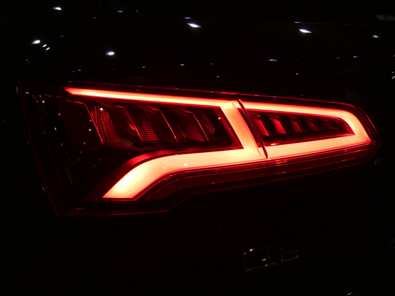 アウディ Q5 Q5 40TDIｸﾜﾄﾛｽﾎﾟｰﾂ Sﾗｲﾝ&ｱｼｽﾀﾝｽPKG　ADVｷｰ 追ACC ﾚｰﾝ&ｻｲﾄﾞｱｼｽﾄ ﾊﾟｰｸｱｼｽﾄ 半革 ﾋｰﾀｰ ☆ｻﾝﾙｰﾌ MMIﾅﾋﾞ ﾊﾞｰﾁｬﾙCP 全周ｶﾒﾗ PDC ｽﾏｰﾄﾌｫﾝIF ﾏﾄﾘｸｽLED ｱﾝﾋﾞｴﾝﾄﾗｲﾄ Sﾗｲﾝｴｸｽﾃﾘｱ OZ19ｲﾝﾁAW　2年保証