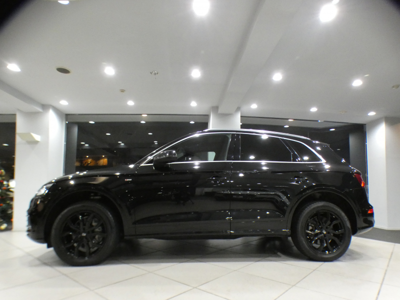 アウディ Q5 Q5 40TDIｸﾜﾄﾛｽﾎﾟｰﾂ Sﾗｲﾝ&ｱｼｽﾀﾝｽPKG　ADVｷｰ 追ACC ﾚｰﾝ&ｻｲﾄﾞｱｼｽﾄ ﾊﾟｰｸｱｼｽﾄ 半革 ﾋｰﾀｰ ☆ｻﾝﾙｰﾌ MMIﾅﾋﾞ ﾊﾞｰﾁｬﾙCP 全周ｶﾒﾗ PDC ｽﾏｰﾄﾌｫﾝIF ﾏﾄﾘｸｽLED ｱﾝﾋﾞｴﾝﾄﾗｲﾄ Sﾗｲﾝｴｸｽﾃﾘｱ OZ19ｲﾝﾁAW　2年保証