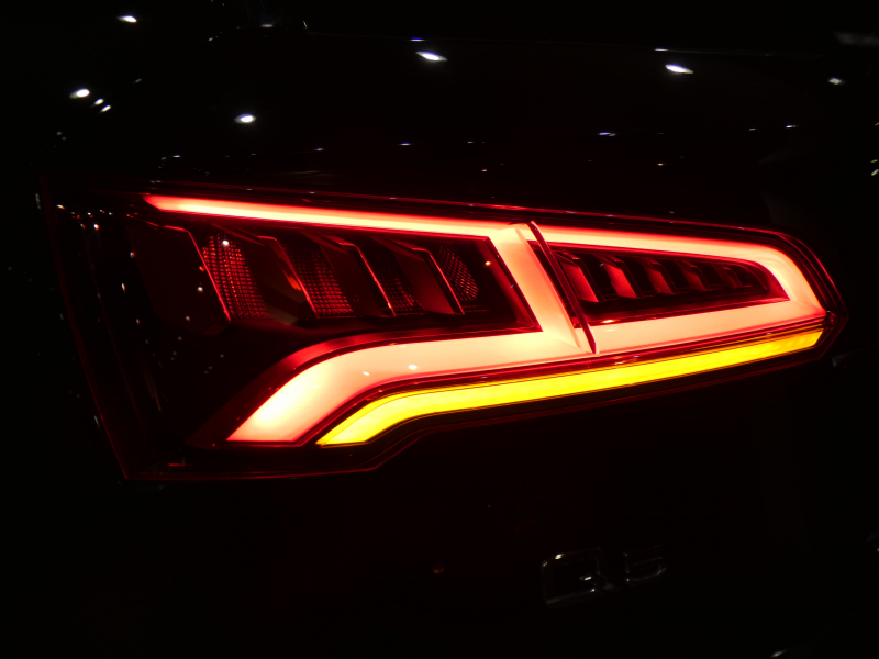 アウディ Q5 Q5 40TDIｸﾜﾄﾛｽﾎﾟｰﾂ Sﾗｲﾝ&ｱｼｽﾀﾝｽPKG　ADVｷｰ 追ACC ﾚｰﾝ&ｻｲﾄﾞｱｼｽﾄ ﾊﾟｰｸｱｼｽﾄ 半革 ﾋｰﾀｰ ☆ｻﾝﾙｰﾌ MMIﾅﾋﾞ ﾊﾞｰﾁｬﾙCP 全周ｶﾒﾗ PDC ｽﾏｰﾄﾌｫﾝIF ﾏﾄﾘｸｽLED ｱﾝﾋﾞｴﾝﾄﾗｲﾄ Sﾗｲﾝｴｸｽﾃﾘｱ OZ19ｲﾝﾁAW　2年保証