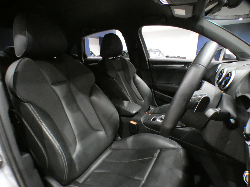 アウディ S3 S3ｾﾀﾞﾝ ﾚｻﾞｰ&LEDﾗｲﾄPKG　ADVｷｰ 追ACC ｱｳﾃﾞｨﾌﾟﾚｾﾝｽ 黒革 ﾋｰﾀｰ MMIﾅﾋﾞ Bｶﾒﾗ PDC LEDﾗｲﾄ 専用ｴｸｽﾃﾘｱ&18AW 285ps　2年保証