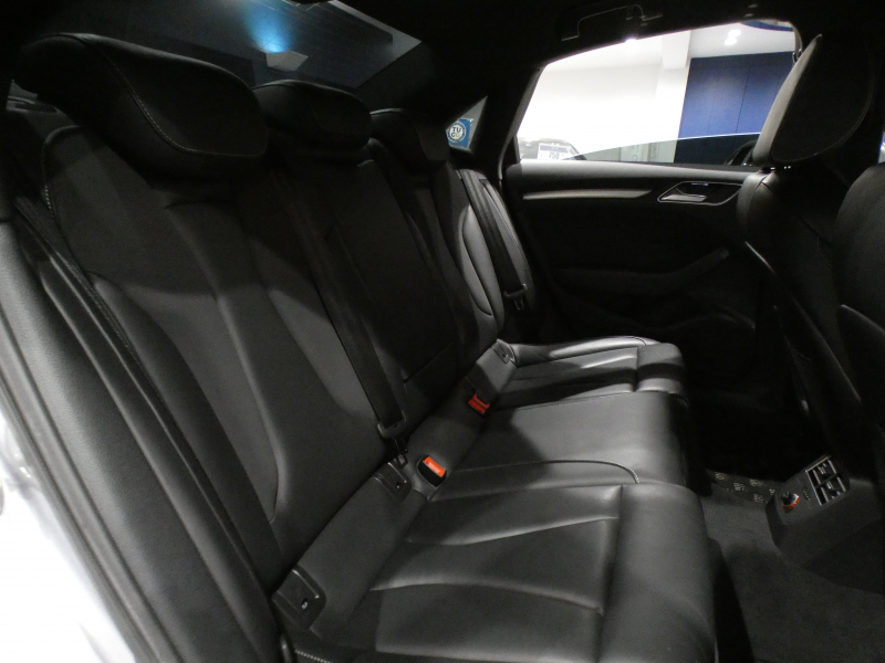 アウディ S3 S3ｾﾀﾞﾝ ﾚｻﾞｰ&LEDﾗｲﾄPKG　ADVｷｰ 追ACC ｱｳﾃﾞｨﾌﾟﾚｾﾝｽ 黒革 ﾋｰﾀｰ MMIﾅﾋﾞ Bｶﾒﾗ PDC LEDﾗｲﾄ 専用ｴｸｽﾃﾘｱ&18AW 285ps　2年保証