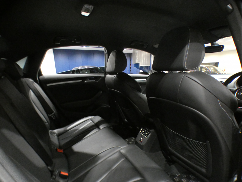 アウディ S3 S3ｾﾀﾞﾝ ﾚｻﾞｰ&LEDﾗｲﾄPKG　ADVｷｰ 追ACC ｱｳﾃﾞｨﾌﾟﾚｾﾝｽ 黒革 ﾋｰﾀｰ MMIﾅﾋﾞ Bｶﾒﾗ PDC LEDﾗｲﾄ 専用ｴｸｽﾃﾘｱ&18AW 285ps　2年保証