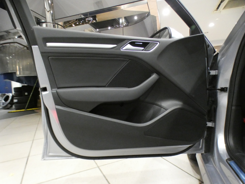 アウディ S3 S3ｾﾀﾞﾝ ﾚｻﾞｰ&LEDﾗｲﾄPKG　ADVｷｰ 追ACC ｱｳﾃﾞｨﾌﾟﾚｾﾝｽ 黒革 ﾋｰﾀｰ MMIﾅﾋﾞ Bｶﾒﾗ PDC LEDﾗｲﾄ 専用ｴｸｽﾃﾘｱ&18AW 285ps　2年保証