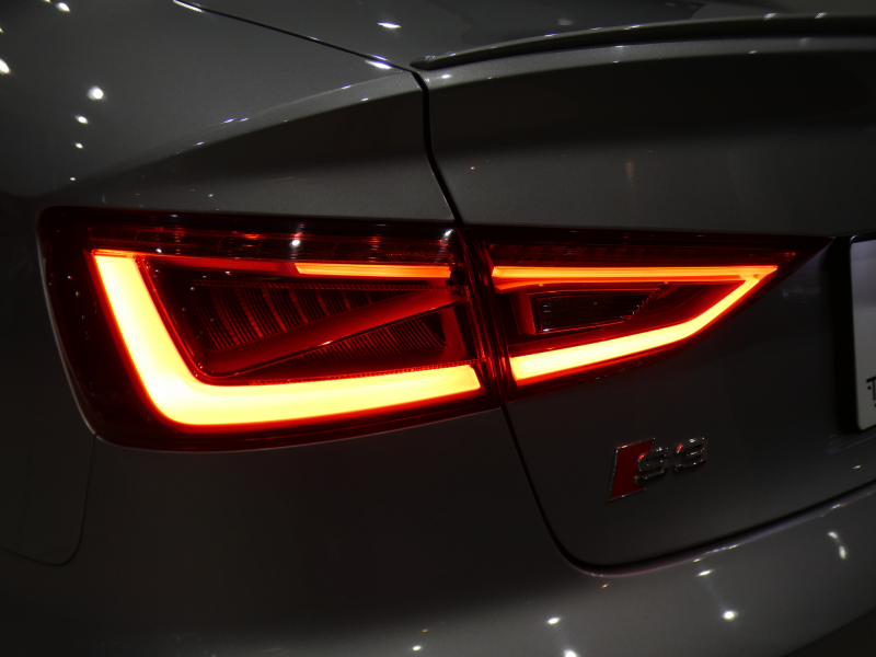 アウディ S3 S3ｾﾀﾞﾝ ﾚｻﾞｰ&LEDﾗｲﾄPKG　ADVｷｰ 追ACC ｱｳﾃﾞｨﾌﾟﾚｾﾝｽ 黒革 ﾋｰﾀｰ MMIﾅﾋﾞ Bｶﾒﾗ PDC LEDﾗｲﾄ 専用ｴｸｽﾃﾘｱ&18AW 285ps　2年保証