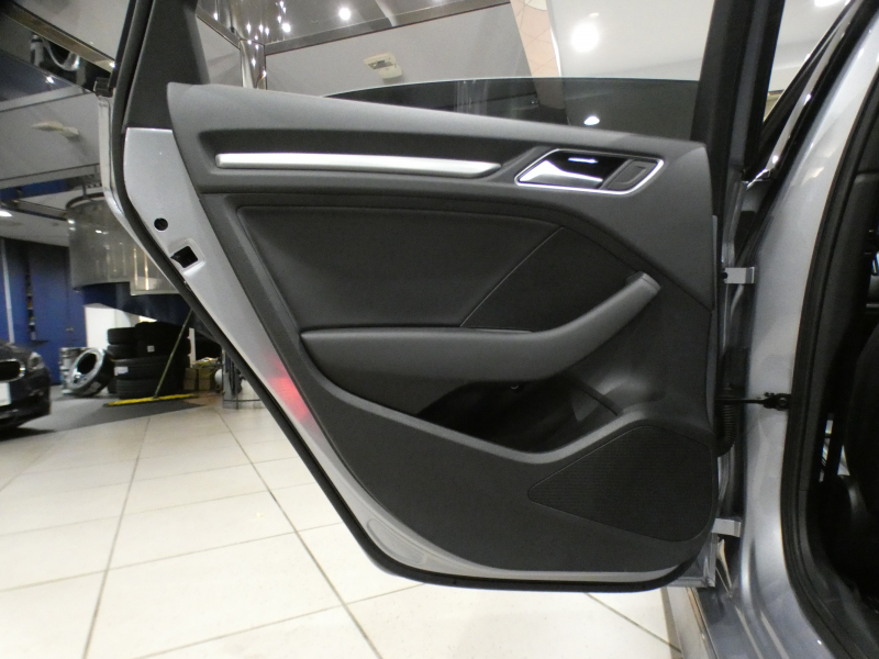 アウディ S3 S3ｾﾀﾞﾝ ﾚｻﾞｰ&LEDﾗｲﾄPKG　ADVｷｰ 追ACC ｱｳﾃﾞｨﾌﾟﾚｾﾝｽ 黒革 ﾋｰﾀｰ MMIﾅﾋﾞ Bｶﾒﾗ PDC LEDﾗｲﾄ 専用ｴｸｽﾃﾘｱ&18AW 285ps　2年保証