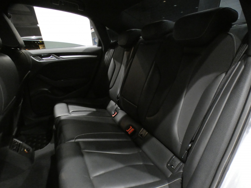 アウディ S3 S3ｾﾀﾞﾝ ﾚｻﾞｰ&LEDﾗｲﾄPKG　ADVｷｰ 追ACC ｱｳﾃﾞｨﾌﾟﾚｾﾝｽ 黒革 ﾋｰﾀｰ MMIﾅﾋﾞ Bｶﾒﾗ PDC LEDﾗｲﾄ 専用ｴｸｽﾃﾘｱ&18AW 285ps　2年保証