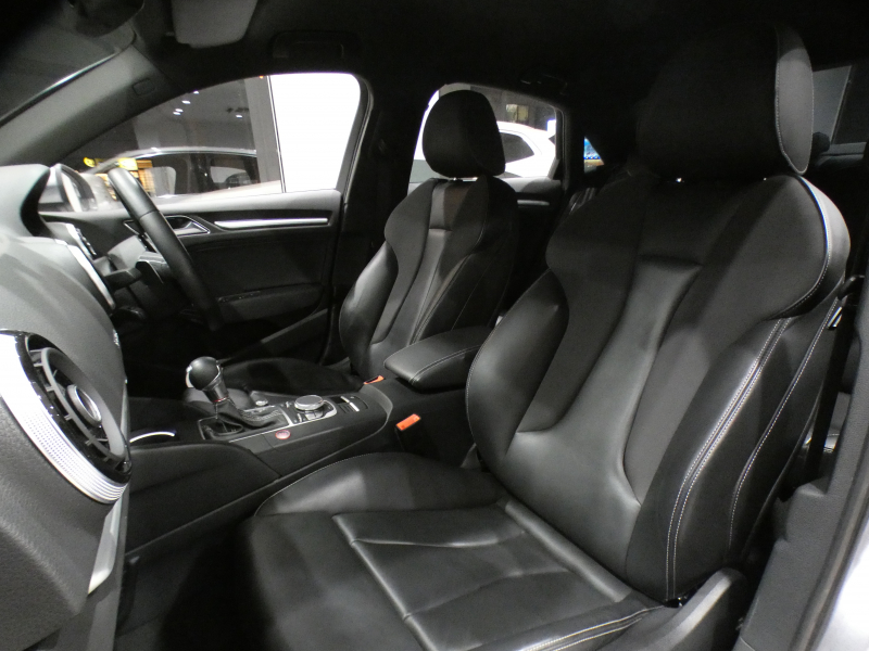 アウディ S3 S3ｾﾀﾞﾝ ﾚｻﾞｰ&LEDﾗｲﾄPKG　ADVｷｰ 追ACC ｱｳﾃﾞｨﾌﾟﾚｾﾝｽ 黒革 ﾋｰﾀｰ MMIﾅﾋﾞ Bｶﾒﾗ PDC LEDﾗｲﾄ 専用ｴｸｽﾃﾘｱ&18AW 285ps　2年保証