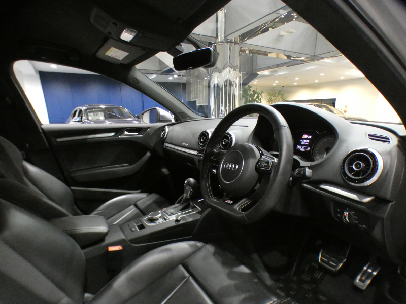 アウディ S3 S3ｾﾀﾞﾝ ﾚｻﾞｰ&LEDﾗｲﾄPKG　ADVｷｰ 追ACC ｱｳﾃﾞｨﾌﾟﾚｾﾝｽ 黒革 ﾋｰﾀｰ MMIﾅﾋﾞ Bｶﾒﾗ PDC LEDﾗｲﾄ 専用ｴｸｽﾃﾘｱ&18AW 285ps　2年保証