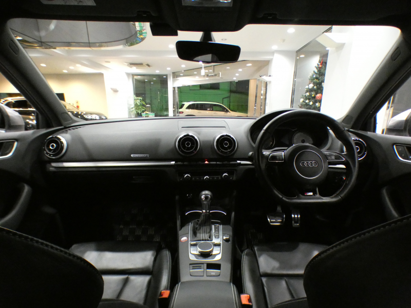 アウディ S3 S3ｾﾀﾞﾝ ﾚｻﾞｰ&LEDﾗｲﾄPKG　ADVｷｰ 追ACC ｱｳﾃﾞｨﾌﾟﾚｾﾝｽ 黒革 ﾋｰﾀｰ MMIﾅﾋﾞ Bｶﾒﾗ PDC LEDﾗｲﾄ 専用ｴｸｽﾃﾘｱ&18AW 285ps　2年保証