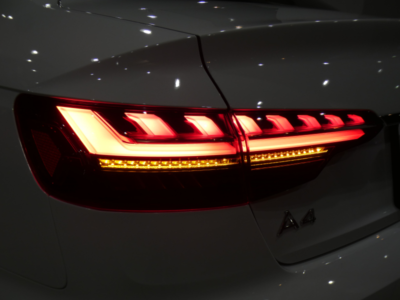 アウディ A4 A4 35TDIｱﾄﾞﾊﾞﾝｽﾄ ﾗｸﾞｼﾞｭｱﾘｰ&ﾊﾟｰｸｱｼｽﾄPKG　後期 追ACC ﾚｰﾝ&ｻｲﾄﾞｱｼｽﾄ ｱｳﾃﾞｨﾌﾟﾚｾﾝｽ 黒革 ﾋｰﾀｰ ﾀｯﾁｽｸﾘｰﾝMMIﾅﾋﾞ TV CarPlay 全周囲ｶﾒﾗ PDC ﾏﾄﾘｸｽLED ﾏﾙﾁｶﾗｰｱﾝﾋﾞｴﾝﾄﾗｲﾄ 　2年保証