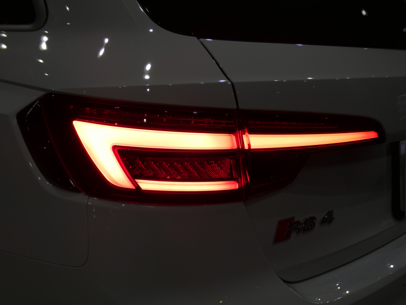 アウディ RS4アバント RS4ｱﾊﾞﾝﾄ 2.9TFSIｸﾜﾄﾛ ｱｼｽﾀﾝｽPKG　ADVｷｰ 追ACC ﾚｰﾝ&ｻｲﾄﾞｱｼｽﾄ ｱｳﾃﾞｨﾌﾟﾚｾﾝｽ 黒革 ﾋｰﾀｰ MMIﾅﾋﾞ ﾊﾞｰﾁｬﾙCP B&Oｻｳﾝﾄﾞ 全周囲ｶﾒﾗ PDC ﾏﾄﾘｸｽLED 専用ｴｸｽﾃﾘｱ&20AW 450ps　2年保証