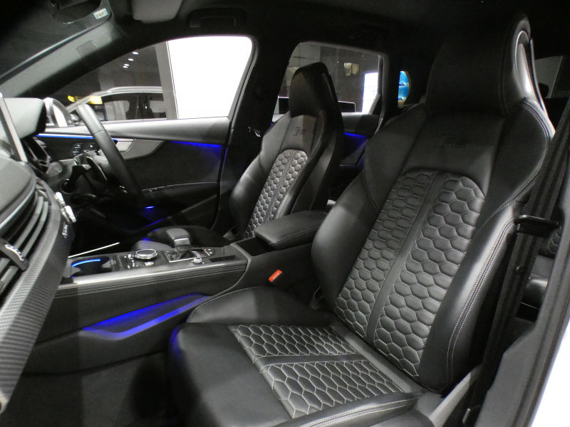 アウディ RS4アバント RS4ｱﾊﾞﾝﾄ 2.9TFSIｸﾜﾄﾛ ｱｼｽﾀﾝｽPKG　ADVｷｰ 追ACC ﾚｰﾝ&ｻｲﾄﾞｱｼｽﾄ ｱｳﾃﾞｨﾌﾟﾚｾﾝｽ 黒革 ﾋｰﾀｰ MMIﾅﾋﾞ ﾊﾞｰﾁｬﾙCP B&Oｻｳﾝﾄﾞ 全周囲ｶﾒﾗ PDC ﾏﾄﾘｸｽLED 専用ｴｸｽﾃﾘｱ&20AW 450ps　2年保証