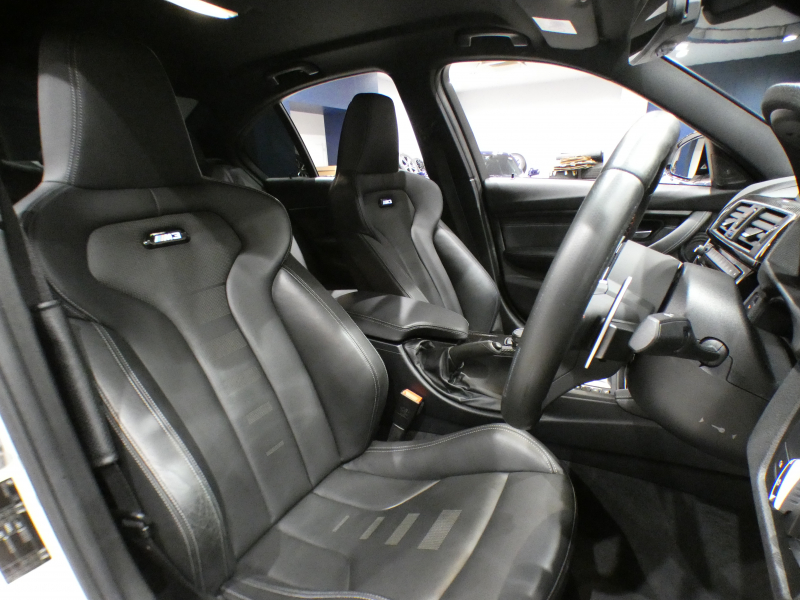 BMW Mシリーズ M3 MDCT　後期 ﾚｰﾝCHW ｸﾙｺﾝ 黒革 ﾋｰﾀｰ iﾄﾞﾗｲﾌﾞﾅﾋﾞ(第6世代ﾀｯﾁP対応) ☆harmank Bｶﾒﾗ PDC LEDﾗｲﾄ&ﾃｰﾙﾗﾝﾌﾟ 専用ｴｸｽﾃﾘｱ&19AW 431ps　2年保証