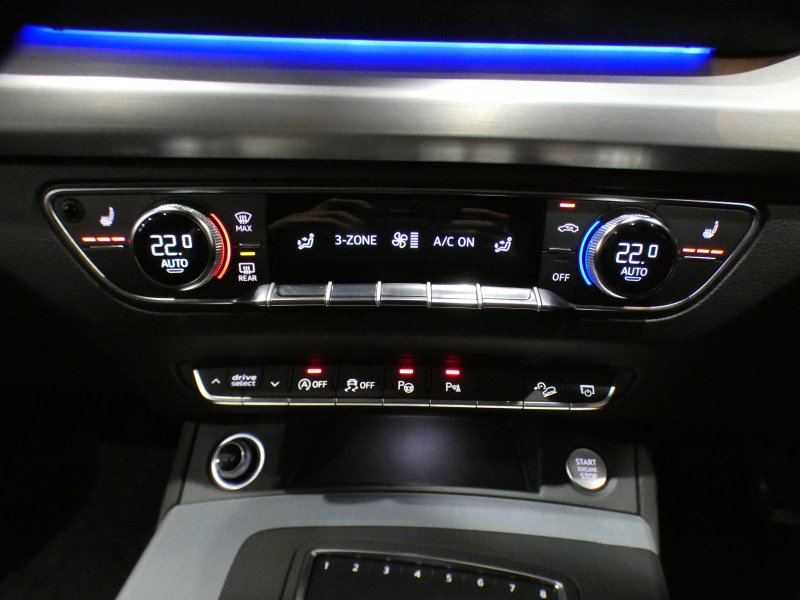 アウディ Q5 Q5 2.0TFSIｸﾜﾄﾛｽﾎﾟｰﾂ Sﾗｲﾝ&ｱｼｽﾀﾝｽPKG　☆1ｵｰﾅｰ ADVｷｰ 追ACC ﾚｰﾝ&ｻｲﾄﾞｱｼｽﾄ ﾊﾟｰｸｱｼｽﾄ 半革 全席ﾋｰﾀｰ MMIﾅﾋﾞ ﾊﾞｰﾁｬﾙCP 全周ｶﾒﾗ PDC ﾃﾞｼﾞﾀﾙﾐﾗｰ  ﾏﾄﾘｸｽLED ｱﾝﾋﾞｴﾝﾄﾗｲﾄ Sﾗｲﾝｴｸｽﾃﾘｱ&19AW　2年保証