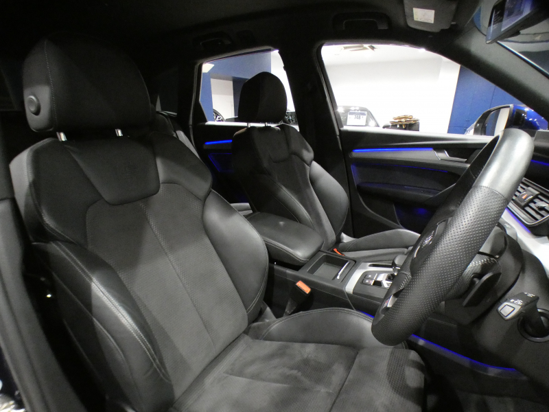 アウディ Q5 Q5 2.0TFSIｸﾜﾄﾛｽﾎﾟｰﾂ Sﾗｲﾝ&ｱｼｽﾀﾝｽPKG　☆1ｵｰﾅｰ ADVｷｰ 追ACC ﾚｰﾝ&ｻｲﾄﾞｱｼｽﾄ ﾊﾟｰｸｱｼｽﾄ 半革 全席ﾋｰﾀｰ MMIﾅﾋﾞ ﾊﾞｰﾁｬﾙCP 全周ｶﾒﾗ PDC ﾃﾞｼﾞﾀﾙﾐﾗｰ  ﾏﾄﾘｸｽLED ｱﾝﾋﾞｴﾝﾄﾗｲﾄ Sﾗｲﾝｴｸｽﾃﾘｱ&19AW　2年保証