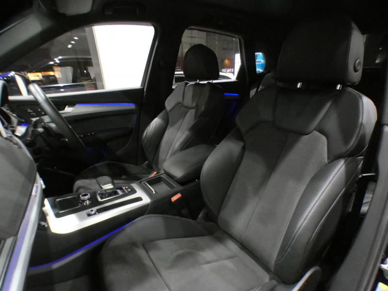 アウディ Q5 Q5 2.0TFSIｸﾜﾄﾛｽﾎﾟｰﾂ Sﾗｲﾝ&ｱｼｽﾀﾝｽPKG　☆1ｵｰﾅｰ ADVｷｰ 追ACC ﾚｰﾝ&ｻｲﾄﾞｱｼｽﾄ ﾊﾟｰｸｱｼｽﾄ 半革 全席ﾋｰﾀｰ MMIﾅﾋﾞ ﾊﾞｰﾁｬﾙCP 全周ｶﾒﾗ PDC ﾃﾞｼﾞﾀﾙﾐﾗｰ  ﾏﾄﾘｸｽLED ｱﾝﾋﾞｴﾝﾄﾗｲﾄ Sﾗｲﾝｴｸｽﾃﾘｱ&19AW　2年保証