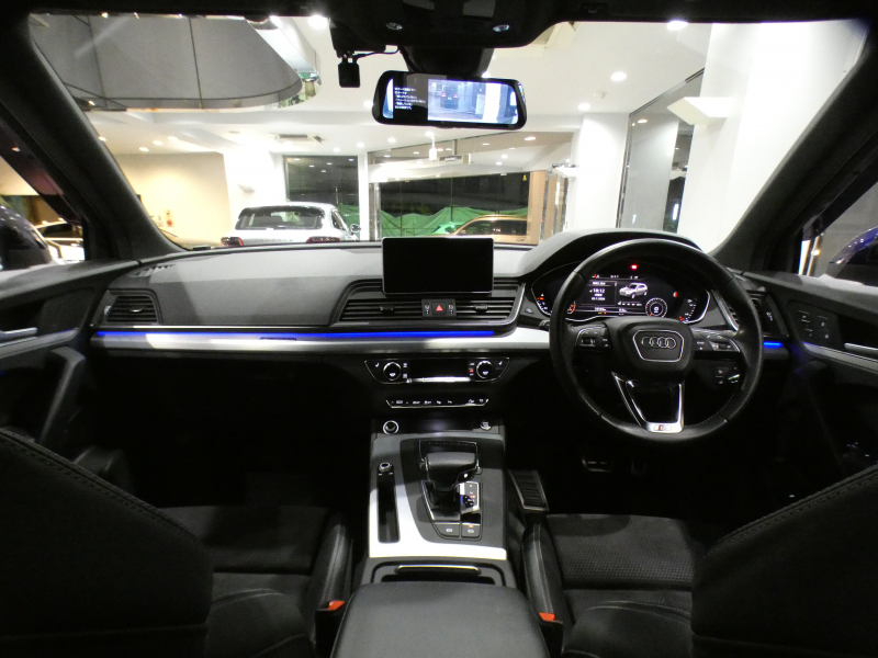 アウディ Q5 Q5 2.0TFSIｸﾜﾄﾛｽﾎﾟｰﾂ Sﾗｲﾝ&ｱｼｽﾀﾝｽPKG　☆1ｵｰﾅｰ ADVｷｰ 追ACC ﾚｰﾝ&ｻｲﾄﾞｱｼｽﾄ ﾊﾟｰｸｱｼｽﾄ 半革 全席ﾋｰﾀｰ MMIﾅﾋﾞ ﾊﾞｰﾁｬﾙCP 全周ｶﾒﾗ PDC ﾃﾞｼﾞﾀﾙﾐﾗｰ  ﾏﾄﾘｸｽLED ｱﾝﾋﾞｴﾝﾄﾗｲﾄ Sﾗｲﾝｴｸｽﾃﾘｱ&19AW　2年保証