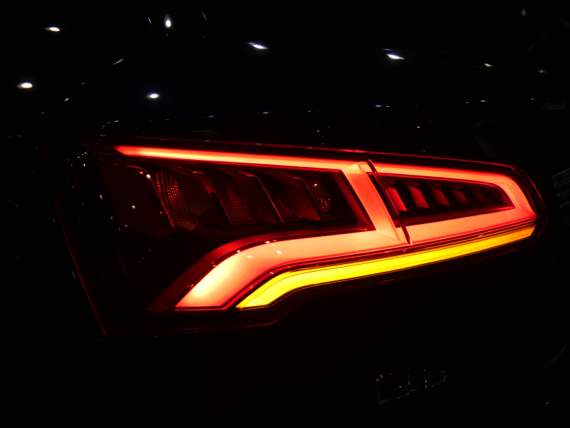 アウディ Q5 Q5 2.0TFSIｸﾜﾄﾛｽﾎﾟｰﾂ Sﾗｲﾝ&ｱｼｽﾀﾝｽPKG　☆1ｵｰﾅｰ ADVｷｰ 追ACC ﾚｰﾝ&ｻｲﾄﾞｱｼｽﾄ ﾊﾟｰｸｱｼｽﾄ 半革 全席ﾋｰﾀｰ MMIﾅﾋﾞ ﾊﾞｰﾁｬﾙCP 全周ｶﾒﾗ PDC ﾃﾞｼﾞﾀﾙﾐﾗｰ  ﾏﾄﾘｸｽLED ｱﾝﾋﾞｴﾝﾄﾗｲﾄ Sﾗｲﾝｴｸｽﾃﾘｱ&19AW　2年保証