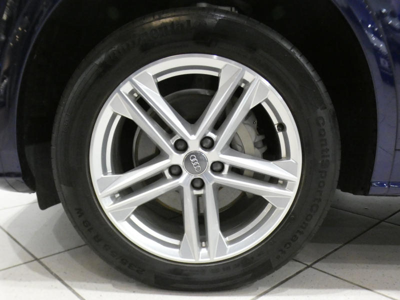 アウディ Q5 Q5 2.0TFSIｸﾜﾄﾛｽﾎﾟｰﾂ Sﾗｲﾝ&ｱｼｽﾀﾝｽPKG　☆1ｵｰﾅｰ ADVｷｰ 追ACC ﾚｰﾝ&ｻｲﾄﾞｱｼｽﾄ ﾊﾟｰｸｱｼｽﾄ 半革 全席ﾋｰﾀｰ MMIﾅﾋﾞ ﾊﾞｰﾁｬﾙCP 全周ｶﾒﾗ PDC ﾃﾞｼﾞﾀﾙﾐﾗｰ  ﾏﾄﾘｸｽLED ｱﾝﾋﾞｴﾝﾄﾗｲﾄ Sﾗｲﾝｴｸｽﾃﾘｱ&19AW　2年保証