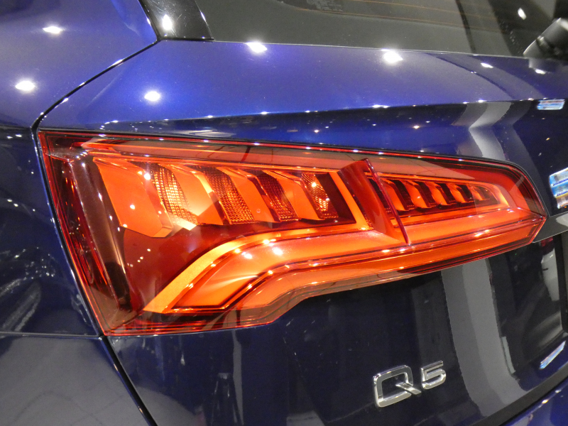 アウディ Q5 Q5 2.0TFSIｸﾜﾄﾛｽﾎﾟｰﾂ Sﾗｲﾝ&ｱｼｽﾀﾝｽPKG　☆1ｵｰﾅｰ ADVｷｰ 追ACC ﾚｰﾝ&ｻｲﾄﾞｱｼｽﾄ ﾊﾟｰｸｱｼｽﾄ 半革 全席ﾋｰﾀｰ MMIﾅﾋﾞ ﾊﾞｰﾁｬﾙCP 全周ｶﾒﾗ PDC ﾃﾞｼﾞﾀﾙﾐﾗｰ  ﾏﾄﾘｸｽLED ｱﾝﾋﾞｴﾝﾄﾗｲﾄ Sﾗｲﾝｴｸｽﾃﾘｱ&19AW　2年保証