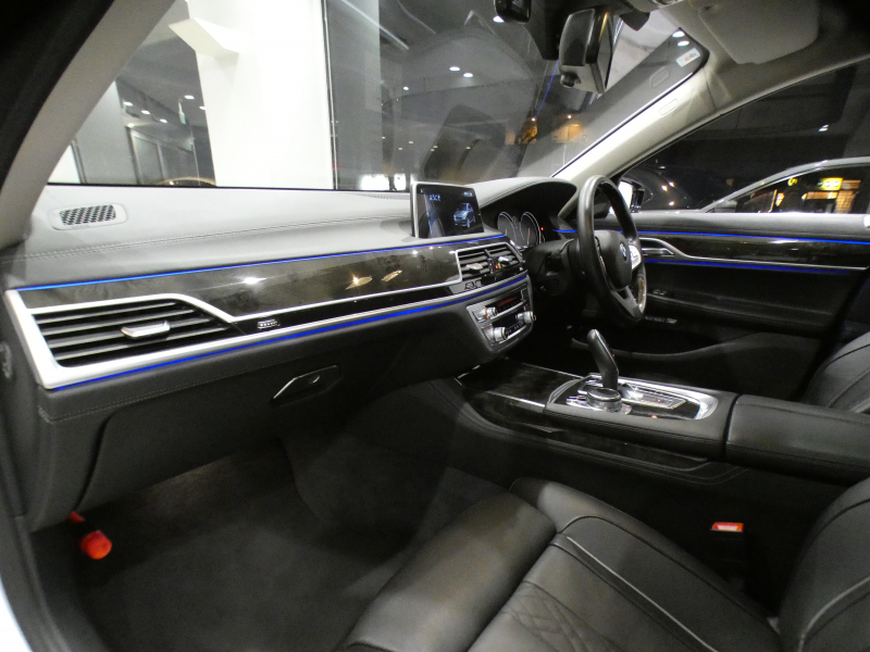BMW 7シリーズ 740i ﾌﾟﾗｽPKG　☆有償色 ｺﾝﾌｫA Dｱｼｽﾄ+ 追ACC ﾚｰﾝCHW 衝突軽減 黒革 全席ﾋｰﾀｰ ﾏｯｻｰｼﾞ ｻﾝﾙｰﾌ iﾄﾞﾗｲﾌﾞﾅﾋﾞ(第6世代ﾀｯﾁP対応) 全周囲ｶﾒﾗ PDC ☆ﾚｰｻﾞｰﾗｲﾄ ｵｰﾄﾄﾗﾝｸ ﾛﾜﾘﾝｸﾞKIT 20AW　2年保証
