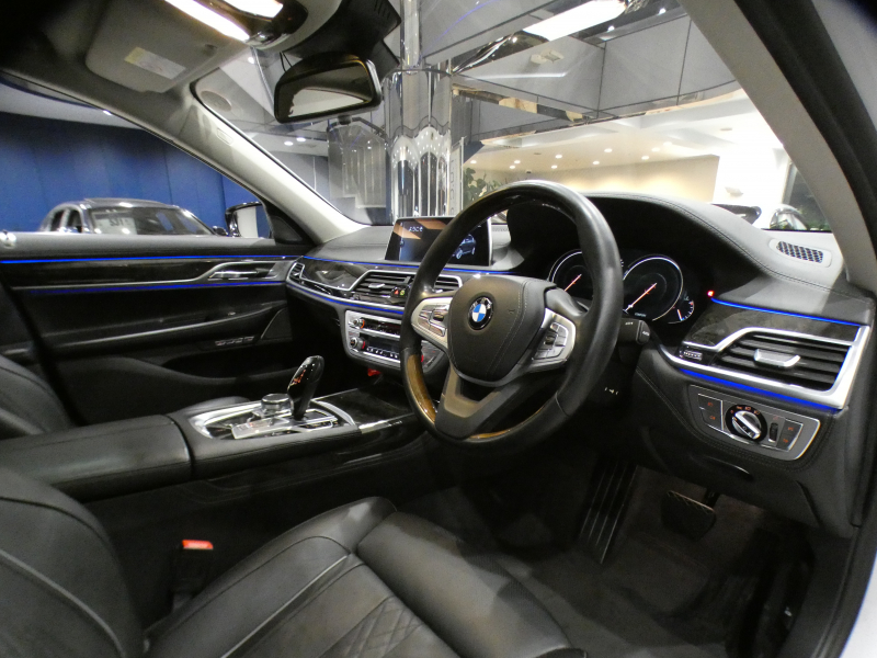 BMW 7シリーズ 740i ﾌﾟﾗｽPKG　☆有償色 ｺﾝﾌｫA Dｱｼｽﾄ+ 追ACC ﾚｰﾝCHW 衝突軽減 黒革 全席ﾋｰﾀｰ ﾏｯｻｰｼﾞ ｻﾝﾙｰﾌ iﾄﾞﾗｲﾌﾞﾅﾋﾞ(第6世代ﾀｯﾁP対応) 全周囲ｶﾒﾗ PDC ☆ﾚｰｻﾞｰﾗｲﾄ ｵｰﾄﾄﾗﾝｸ ﾛﾜﾘﾝｸﾞKIT 20AW　2年保証