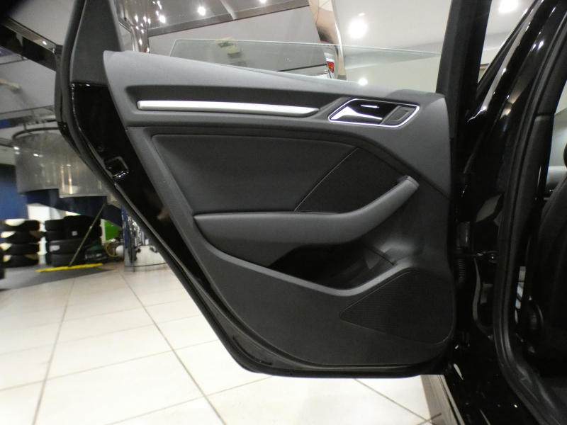 アウディ A3スポーツバック A3ｽﾎﾟｰﾂﾊﾞｯｸ 1.4TFSI Sﾗｲﾝ&ｱｼｽﾀﾝｽPKG　ADVｷｰ 追ACC ﾚｰﾝ&ｻｲﾄﾞｱｼｽﾄ 衝突軽減 半革 ﾋｰﾀｰ MMIﾅﾋﾞ ﾊﾞｰﾁｬﾙCP Bｶﾒﾗ PDC ｽﾏｰﾄﾌｫﾝIF LEDﾗｲﾄ Sﾗｲﾝｴｸｽﾃﾘｱ&18AW　2年保証