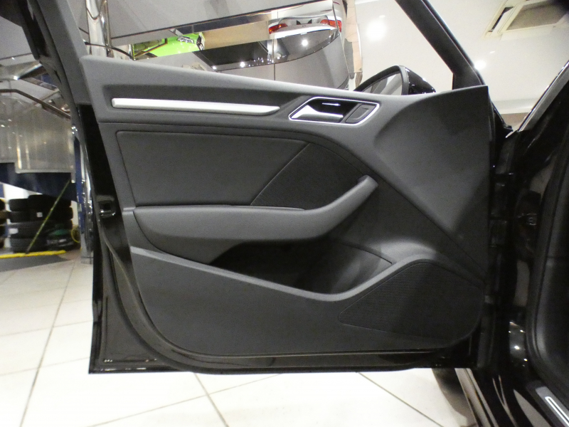 アウディ A3スポーツバック A3ｽﾎﾟｰﾂﾊﾞｯｸ 1.4TFSI Sﾗｲﾝ&ｱｼｽﾀﾝｽPKG　ADVｷｰ 追ACC ﾚｰﾝ&ｻｲﾄﾞｱｼｽﾄ 衝突軽減 半革 ﾋｰﾀｰ MMIﾅﾋﾞ ﾊﾞｰﾁｬﾙCP Bｶﾒﾗ PDC ｽﾏｰﾄﾌｫﾝIF LEDﾗｲﾄ Sﾗｲﾝｴｸｽﾃﾘｱ&18AW　2年保証