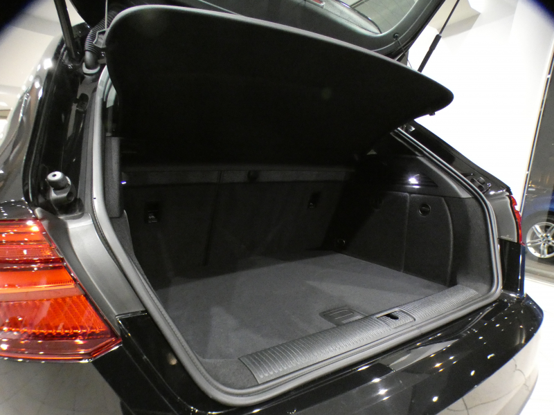 アウディ A3スポーツバック A3ｽﾎﾟｰﾂﾊﾞｯｸ 1.4TFSI Sﾗｲﾝ&ｱｼｽﾀﾝｽPKG　ADVｷｰ 追ACC ﾚｰﾝ&ｻｲﾄﾞｱｼｽﾄ 衝突軽減 半革 ﾋｰﾀｰ MMIﾅﾋﾞ ﾊﾞｰﾁｬﾙCP Bｶﾒﾗ PDC ｽﾏｰﾄﾌｫﾝIF LEDﾗｲﾄ Sﾗｲﾝｴｸｽﾃﾘｱ&18AW　2年保証