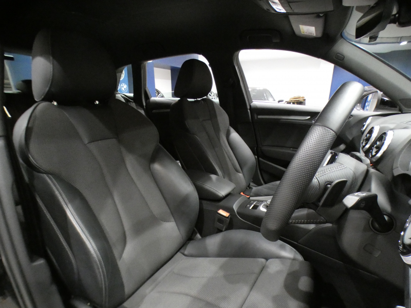 アウディ A3スポーツバック A3ｽﾎﾟｰﾂﾊﾞｯｸ 1.4TFSI Sﾗｲﾝ&ｱｼｽﾀﾝｽPKG　ADVｷｰ 追ACC ﾚｰﾝ&ｻｲﾄﾞｱｼｽﾄ 衝突軽減 半革 ﾋｰﾀｰ MMIﾅﾋﾞ ﾊﾞｰﾁｬﾙCP Bｶﾒﾗ PDC ｽﾏｰﾄﾌｫﾝIF LEDﾗｲﾄ Sﾗｲﾝｴｸｽﾃﾘｱ&18AW　2年保証