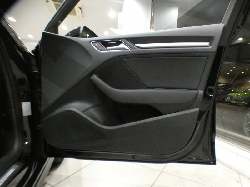 アウディ A3スポーツバック A3ｽﾎﾟｰﾂﾊﾞｯｸ 1.4TFSI Sﾗｲﾝ&ｱｼｽﾀﾝｽPKG　ADVｷｰ 追ACC ﾚｰﾝ&ｻｲﾄﾞｱｼｽﾄ 衝突軽減 半革 ﾋｰﾀｰ MMIﾅﾋﾞ ﾊﾞｰﾁｬﾙCP Bｶﾒﾗ PDC ｽﾏｰﾄﾌｫﾝIF LEDﾗｲﾄ Sﾗｲﾝｴｸｽﾃﾘｱ&18AW　2年保証