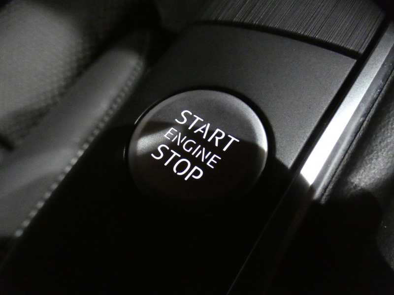 アウディ A3スポーツバック A3ｽﾎﾟｰﾂﾊﾞｯｸ 1.4TFSI Sﾗｲﾝ&ｱｼｽﾀﾝｽPKG　ADVｷｰ 追ACC ﾚｰﾝ&ｻｲﾄﾞｱｼｽﾄ 衝突軽減 半革 ﾋｰﾀｰ MMIﾅﾋﾞ ﾊﾞｰﾁｬﾙCP Bｶﾒﾗ PDC ｽﾏｰﾄﾌｫﾝIF LEDﾗｲﾄ Sﾗｲﾝｴｸｽﾃﾘｱ&18AW　2年保証