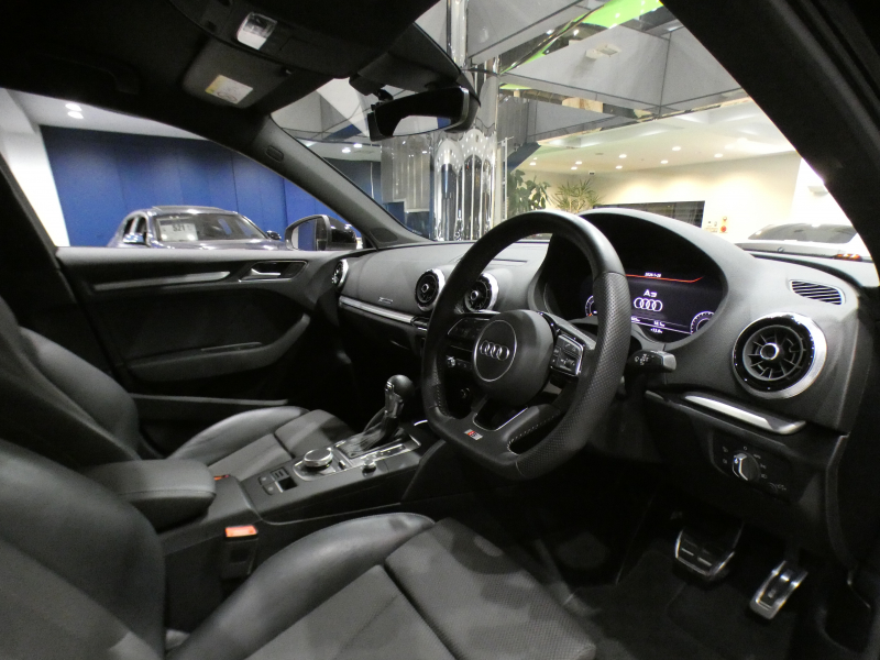 アウディ A3スポーツバック A3ｽﾎﾟｰﾂﾊﾞｯｸ 1.4TFSI Sﾗｲﾝ&ｱｼｽﾀﾝｽPKG　ADVｷｰ 追ACC ﾚｰﾝ&ｻｲﾄﾞｱｼｽﾄ 衝突軽減 半革 ﾋｰﾀｰ MMIﾅﾋﾞ ﾊﾞｰﾁｬﾙCP Bｶﾒﾗ PDC ｽﾏｰﾄﾌｫﾝIF LEDﾗｲﾄ Sﾗｲﾝｴｸｽﾃﾘｱ&18AW　2年保証