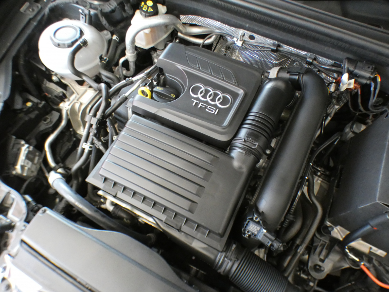 アウディ A3スポーツバック A3ｽﾎﾟｰﾂﾊﾞｯｸ 1.4TFSI Sﾗｲﾝ&ｱｼｽﾀﾝｽPKG　ADVｷｰ 追ACC ﾚｰﾝ&ｻｲﾄﾞｱｼｽﾄ 衝突軽減 半革 ﾋｰﾀｰ MMIﾅﾋﾞ ﾊﾞｰﾁｬﾙCP Bｶﾒﾗ PDC ｽﾏｰﾄﾌｫﾝIF LEDﾗｲﾄ Sﾗｲﾝｴｸｽﾃﾘｱ&18AW　2年保証