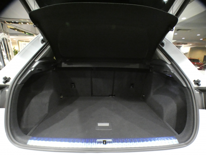 アウディ Q3 Q3 35TDIｸﾜﾄﾛ ｱﾄﾞﾊﾞﾝｽ ﾗｸﾞｼﾞｭｱﾘｰ&ｱｼｽﾀﾝｽPKG　1ｵｰﾅｰ ADVｷｰ 追ACC ﾚｰﾝ&ｻｲﾄﾞｱｼｽﾄ 黒革 ﾋｰﾀｰ ﾀｯﾁﾚｽﾎﾟﾝｽ付MMIﾅﾋﾞ 全周囲ｶﾒﾗ PDC ｱﾝﾋﾞｴﾝﾄﾗｲﾄ LEDﾗｲﾄ 純正前後Dﾚｺ 18AW　2年保証