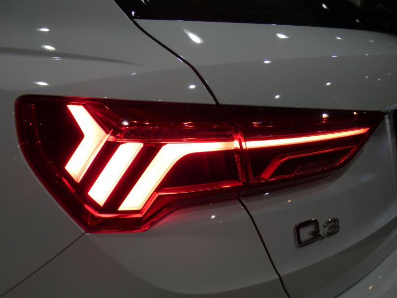 アウディ Q3 Q3 35TDIｸﾜﾄﾛ ｱﾄﾞﾊﾞﾝｽ ﾗｸﾞｼﾞｭｱﾘｰ&ｱｼｽﾀﾝｽPKG　1ｵｰﾅｰ ADVｷｰ 追ACC ﾚｰﾝ&ｻｲﾄﾞｱｼｽﾄ 黒革 ﾋｰﾀｰ ﾀｯﾁﾚｽﾎﾟﾝｽ付MMIﾅﾋﾞ 全周囲ｶﾒﾗ PDC ｱﾝﾋﾞｴﾝﾄﾗｲﾄ LEDﾗｲﾄ 純正前後Dﾚｺ 18AW　2年保証