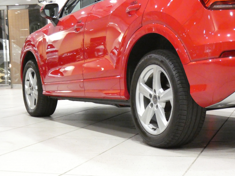 アウディ Q2 Q2 30TFSIｽﾎﾟｰﾂ ｱｼｽﾀﾝｽPKG　ADVｷｰ 追ACC ﾚｰﾝ&ｻｲﾄﾞｱｼｽﾄ 黒革 ﾋｰﾀｰ MMIﾅﾋﾞ ﾊﾞｰﾁｬﾙCP ｽﾏｰﾄﾌｫﾝIF Bｶﾒﾗ PDC LEDﾗｲﾄ ｵｰﾄﾃｰﾙｹﾞｰﾄ 前後ﾄﾞﾗﾚｺ　2年保証