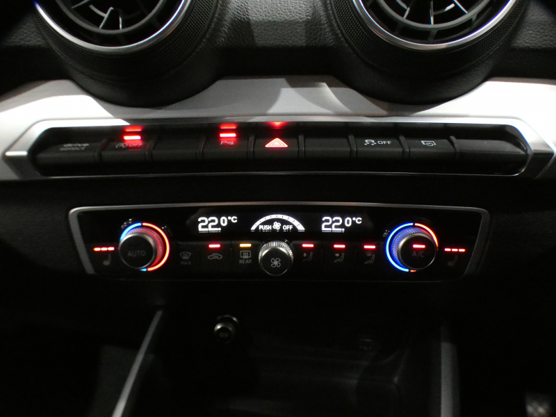 アウディ Q2 Q2 30TFSIｽﾎﾟｰﾂ ｱｼｽﾀﾝｽPKG　ADVｷｰ 追ACC ﾚｰﾝ&ｻｲﾄﾞｱｼｽﾄ 黒革 ﾋｰﾀｰ MMIﾅﾋﾞ ﾊﾞｰﾁｬﾙCP ｽﾏｰﾄﾌｫﾝIF Bｶﾒﾗ PDC LEDﾗｲﾄ ｵｰﾄﾃｰﾙｹﾞｰﾄ 前後ﾄﾞﾗﾚｺ　2年保証