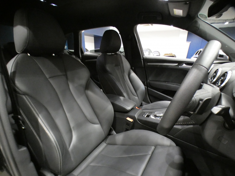 アウディ S3 S3ｽﾎﾟｰﾂﾊﾞｯｸ ｱｼｽﾀﾝｽPKG　後期最終 追ACC ﾚｰﾝ&ｻｲﾄﾞｱｼｽﾄ 黒革 ﾋｰﾀｰ MMIﾅﾋﾞ ﾊﾞｰﾁｬﾙCP Bｶﾒﾗ PDC ｽﾏｰﾄﾌｫﾝIF ☆ﾏﾄﾘｸｽLED 専用ｴｸｽﾃﾘｱ&18AW ﾚｯﾄﾞｷｬﾘﾊﾟｰ ☆ﾏｸﾞﾈﾃｨｯｸR 290ps　2年保証