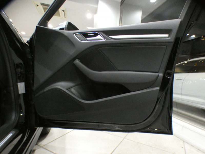 アウディ S3 S3ｽﾎﾟｰﾂﾊﾞｯｸ ｱｼｽﾀﾝｽPKG　後期最終 追ACC ﾚｰﾝ&ｻｲﾄﾞｱｼｽﾄ 黒革 ﾋｰﾀｰ MMIﾅﾋﾞ ﾊﾞｰﾁｬﾙCP Bｶﾒﾗ PDC ｽﾏｰﾄﾌｫﾝIF ☆ﾏﾄﾘｸｽLED 専用ｴｸｽﾃﾘｱ&18AW ﾚｯﾄﾞｷｬﾘﾊﾟｰ ☆ﾏｸﾞﾈﾃｨｯｸR 290ps　2年保証