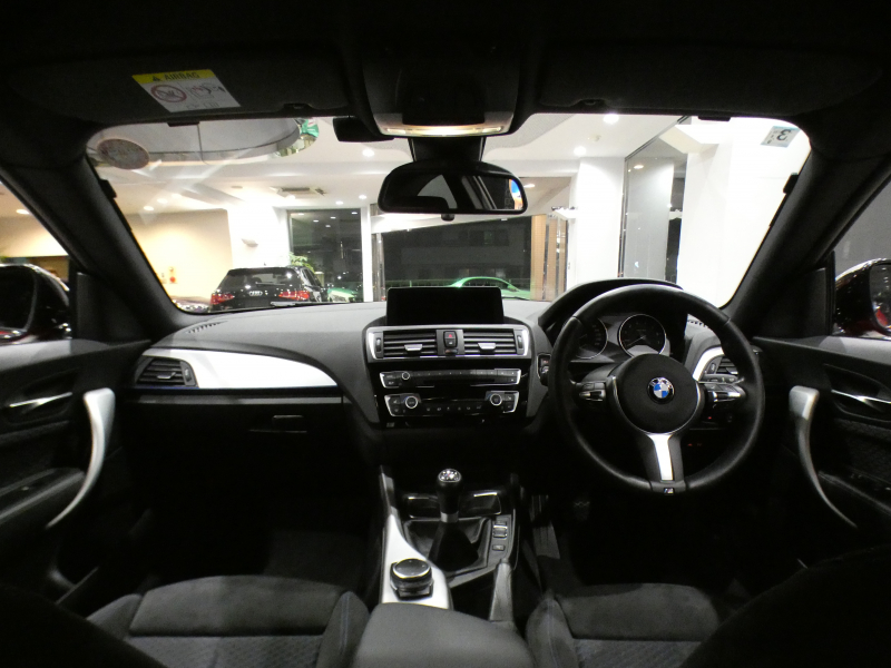 BMW 2シリーズ M235iｸｰﾍﾟ　☆6速MT ｺﾝﾌｫA ｸﾙｺﾝ ﾚｰﾝDW ｲﾝﾃﾘS ﾍｷｻｺﾞﾝｸﾛｽｼｰﾄ iﾄﾞﾗｲﾌﾞﾅﾋﾞ(NBT-EVO) TVﾁｭｰﾅｰ Bｶﾒﾗ PDC ｷｾﾉﾝ 専用ｴｸｽﾃﾘｱ&18AW Mｻｽ 326ps　2年保証