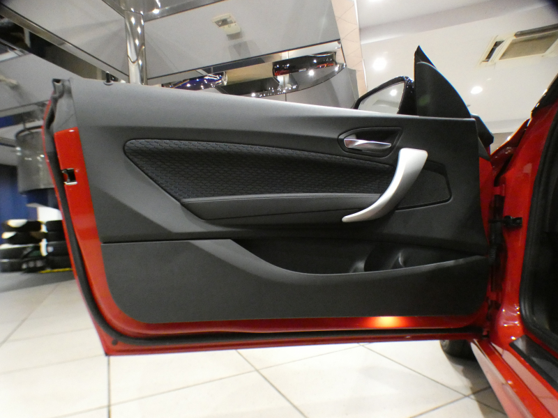 BMW 2シリーズ M235iｸｰﾍﾟ　☆6速MT ｺﾝﾌｫA ｸﾙｺﾝ ﾚｰﾝDW ｲﾝﾃﾘS ﾍｷｻｺﾞﾝｸﾛｽｼｰﾄ iﾄﾞﾗｲﾌﾞﾅﾋﾞ(NBT-EVO) TVﾁｭｰﾅｰ Bｶﾒﾗ PDC ｷｾﾉﾝ 専用ｴｸｽﾃﾘｱ&18AW Mｻｽ 326ps　2年保証