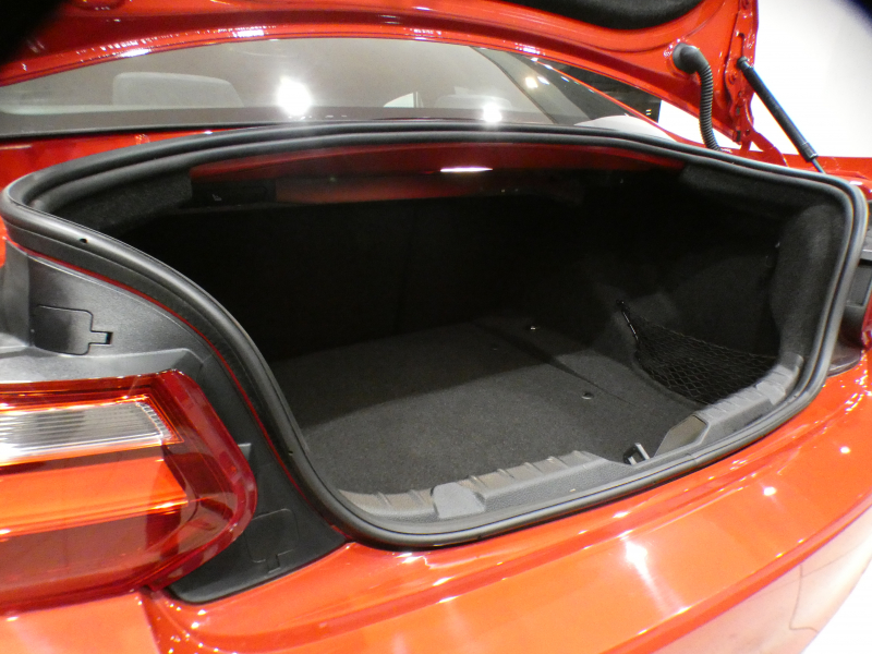 BMW 2シリーズ M235iｸｰﾍﾟ　☆6速MT ｺﾝﾌｫA ｸﾙｺﾝ ﾚｰﾝDW ｲﾝﾃﾘS ﾍｷｻｺﾞﾝｸﾛｽｼｰﾄ iﾄﾞﾗｲﾌﾞﾅﾋﾞ(NBT-EVO) TVﾁｭｰﾅｰ Bｶﾒﾗ PDC ｷｾﾉﾝ 専用ｴｸｽﾃﾘｱ&18AW Mｻｽ 326ps　2年保証