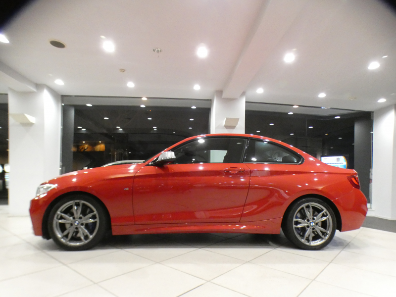 BMW 2シリーズ M235iｸｰﾍﾟ　☆6速MT ｺﾝﾌｫA ｸﾙｺﾝ ﾚｰﾝDW ｲﾝﾃﾘS ﾍｷｻｺﾞﾝｸﾛｽｼｰﾄ iﾄﾞﾗｲﾌﾞﾅﾋﾞ(NBT-EVO) TVﾁｭｰﾅｰ Bｶﾒﾗ PDC ｷｾﾉﾝ 専用ｴｸｽﾃﾘｱ&18AW Mｻｽ 326ps　2年保証