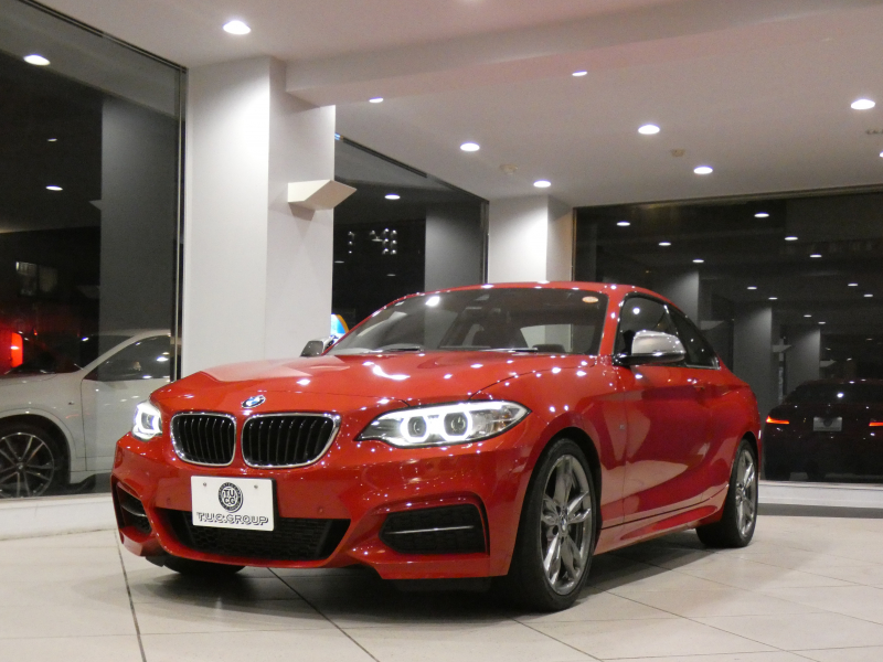 BMW 2シリーズ M235iｸｰﾍﾟ　☆6速MT ｺﾝﾌｫA ｸﾙｺﾝ ﾚｰﾝDW ｲﾝﾃﾘS ﾍｷｻｺﾞﾝｸﾛｽｼｰﾄ iﾄﾞﾗｲﾌﾞﾅﾋﾞ(NBT-EVO) TVﾁｭｰﾅｰ Bｶﾒﾗ PDC ｷｾﾉﾝ 専用ｴｸｽﾃﾘｱ&18AW Mｻｽ 326ps　2年保証