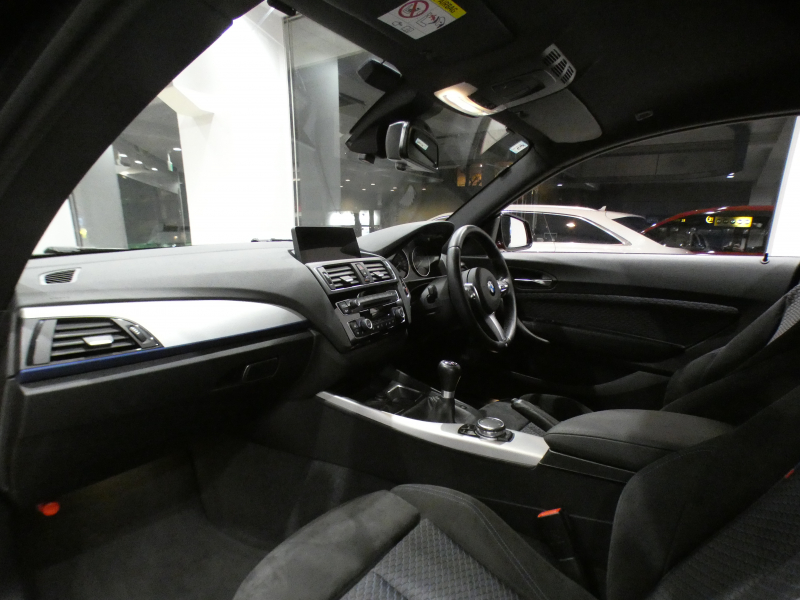 BMW 2シリーズ M235iｸｰﾍﾟ　☆6速MT ｺﾝﾌｫA ｸﾙｺﾝ ﾚｰﾝDW ｲﾝﾃﾘS ﾍｷｻｺﾞﾝｸﾛｽｼｰﾄ iﾄﾞﾗｲﾌﾞﾅﾋﾞ(NBT-EVO) TVﾁｭｰﾅｰ Bｶﾒﾗ PDC ｷｾﾉﾝ 専用ｴｸｽﾃﾘｱ&18AW Mｻｽ 326ps　2年保証