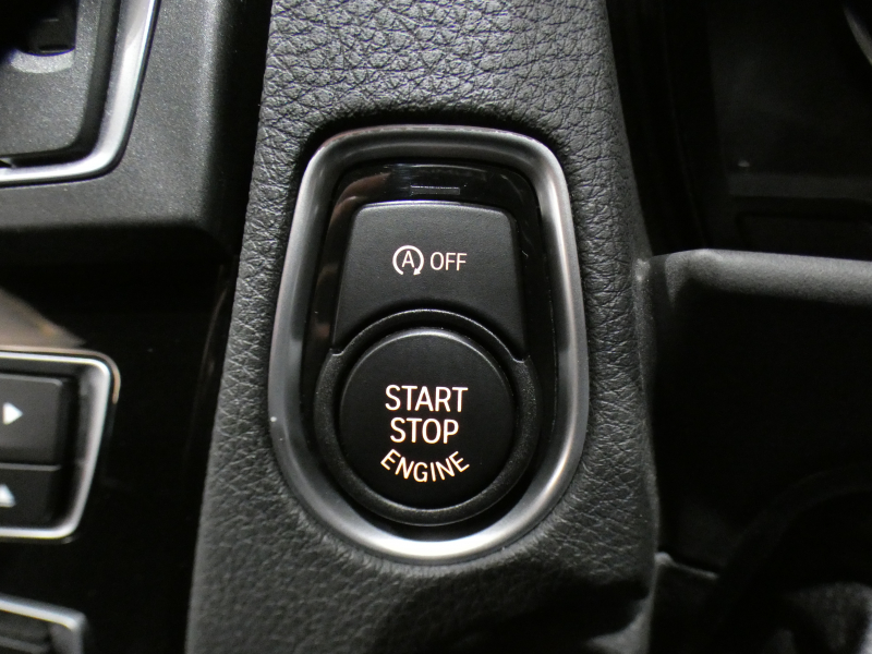 BMW 2シリーズ M235iｸｰﾍﾟ　☆6速MT ｺﾝﾌｫA ｸﾙｺﾝ ﾚｰﾝDW ｲﾝﾃﾘS ﾍｷｻｺﾞﾝｸﾛｽｼｰﾄ iﾄﾞﾗｲﾌﾞﾅﾋﾞ(NBT-EVO) TVﾁｭｰﾅｰ Bｶﾒﾗ PDC ｷｾﾉﾝ 専用ｴｸｽﾃﾘｱ&18AW Mｻｽ 326ps　2年保証