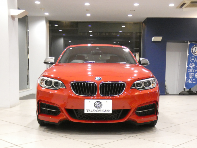 BMW 2シリーズ M235iｸｰﾍﾟ　☆6速MT ｺﾝﾌｫA ｸﾙｺﾝ ﾚｰﾝDW ｲﾝﾃﾘS ﾍｷｻｺﾞﾝｸﾛｽｼｰﾄ iﾄﾞﾗｲﾌﾞﾅﾋﾞ(NBT-EVO) TVﾁｭｰﾅｰ Bｶﾒﾗ PDC ｷｾﾉﾝ 専用ｴｸｽﾃﾘｱ&18AW Mｻｽ 326ps　2年保証